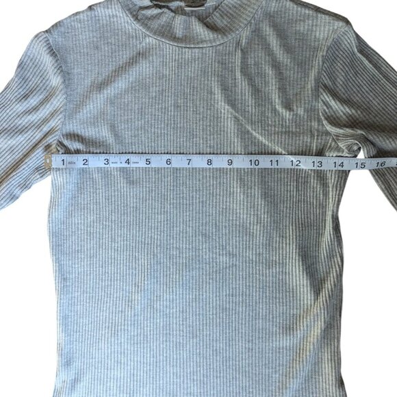 Simons Light Grey Ribbed Turtleneck Women Size Medium - Picture 6 of 8